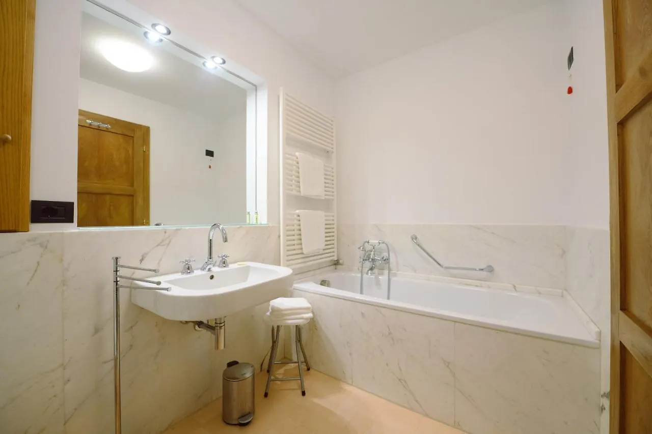 Palazzo Froussard B&B And Living Lucca Italy