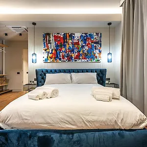 https://luxury-suites-vicomillesuites-apartments-cagliari.in-sardinia.net