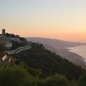 Frühstückspension Incantevole Vicolo Italien